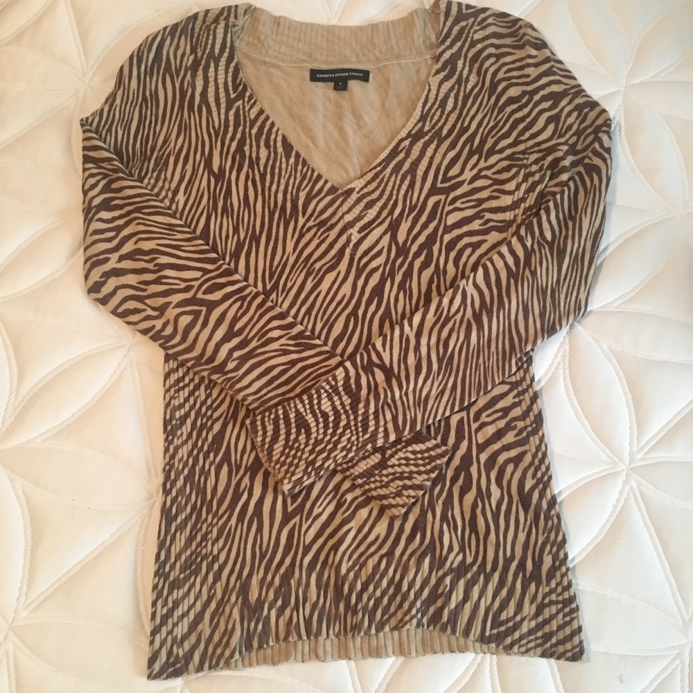 Express V-neck animal print top